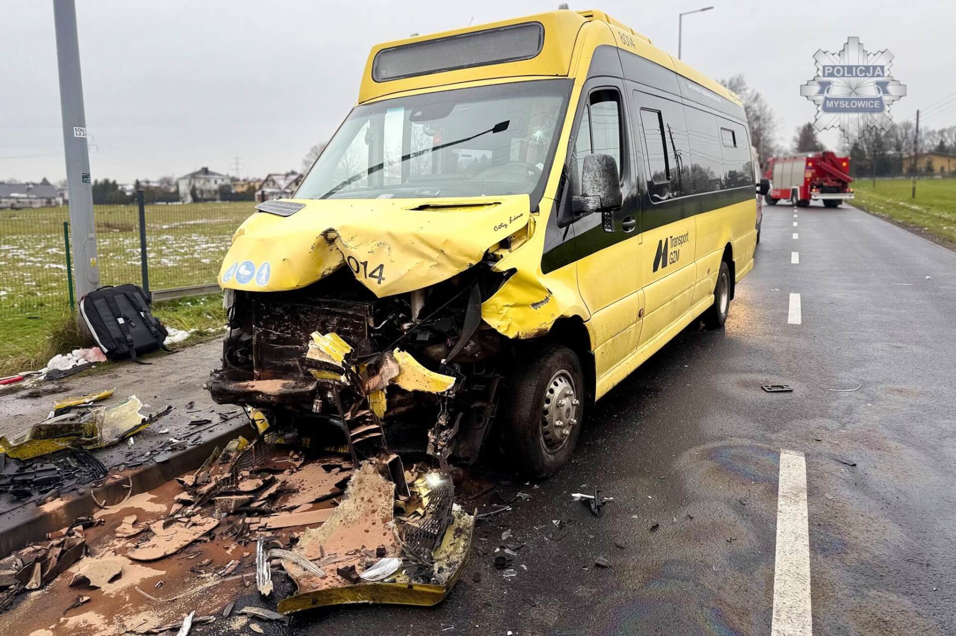 Mysłowice-Wesoła. Wypadek przy ul. 3 Maja. BMW zderzyło się z autobusem. 25 listopada 2025.