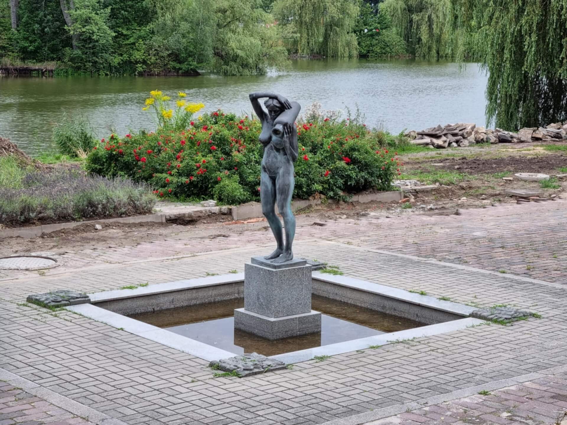 Nowa Dziewczyna z dzbanem, lipiec 2025