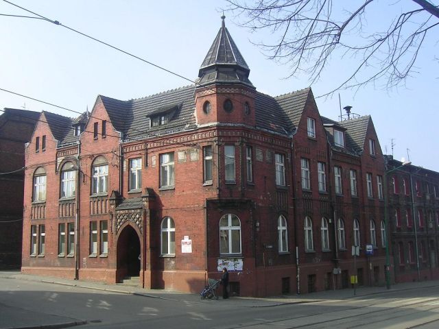 Ratusz w Chropaczowie, który zagrał przychodnię dr Jolanty Wadowskiej-Król