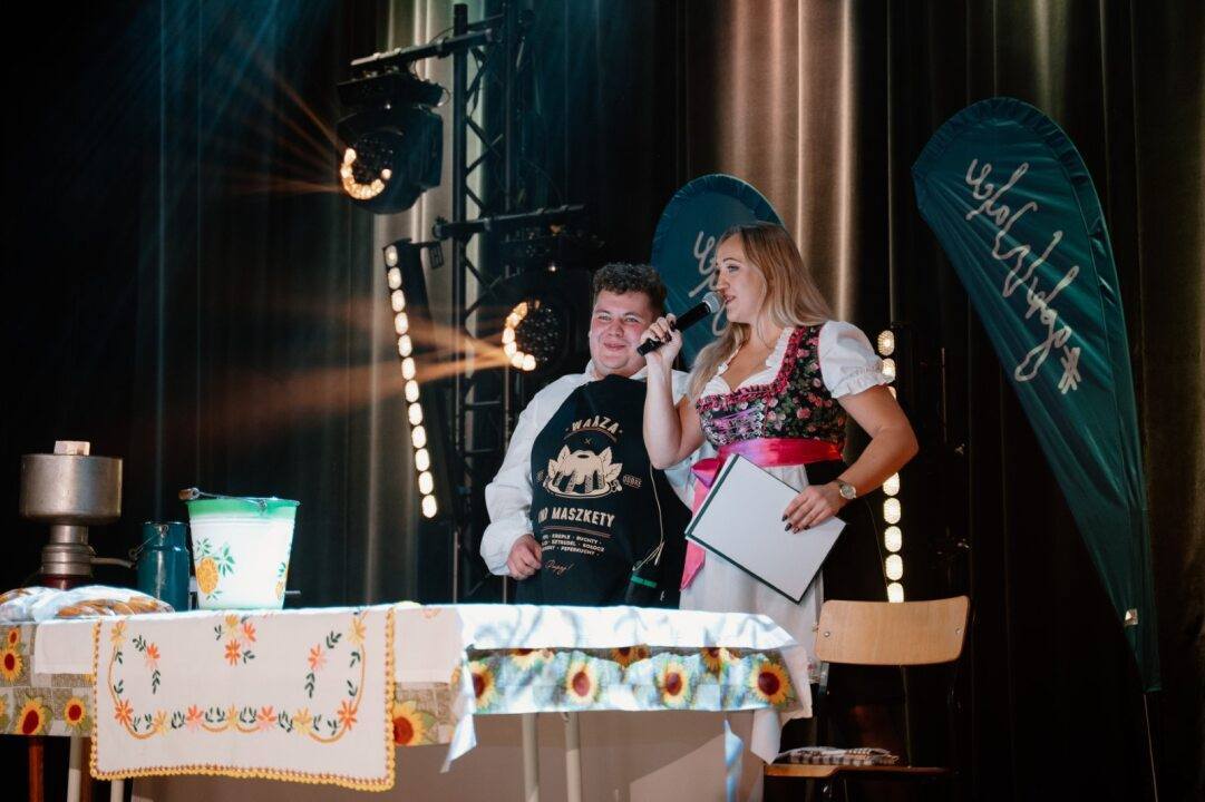 Pan Babcia na imprezie w Ośrodku Kultury Walce