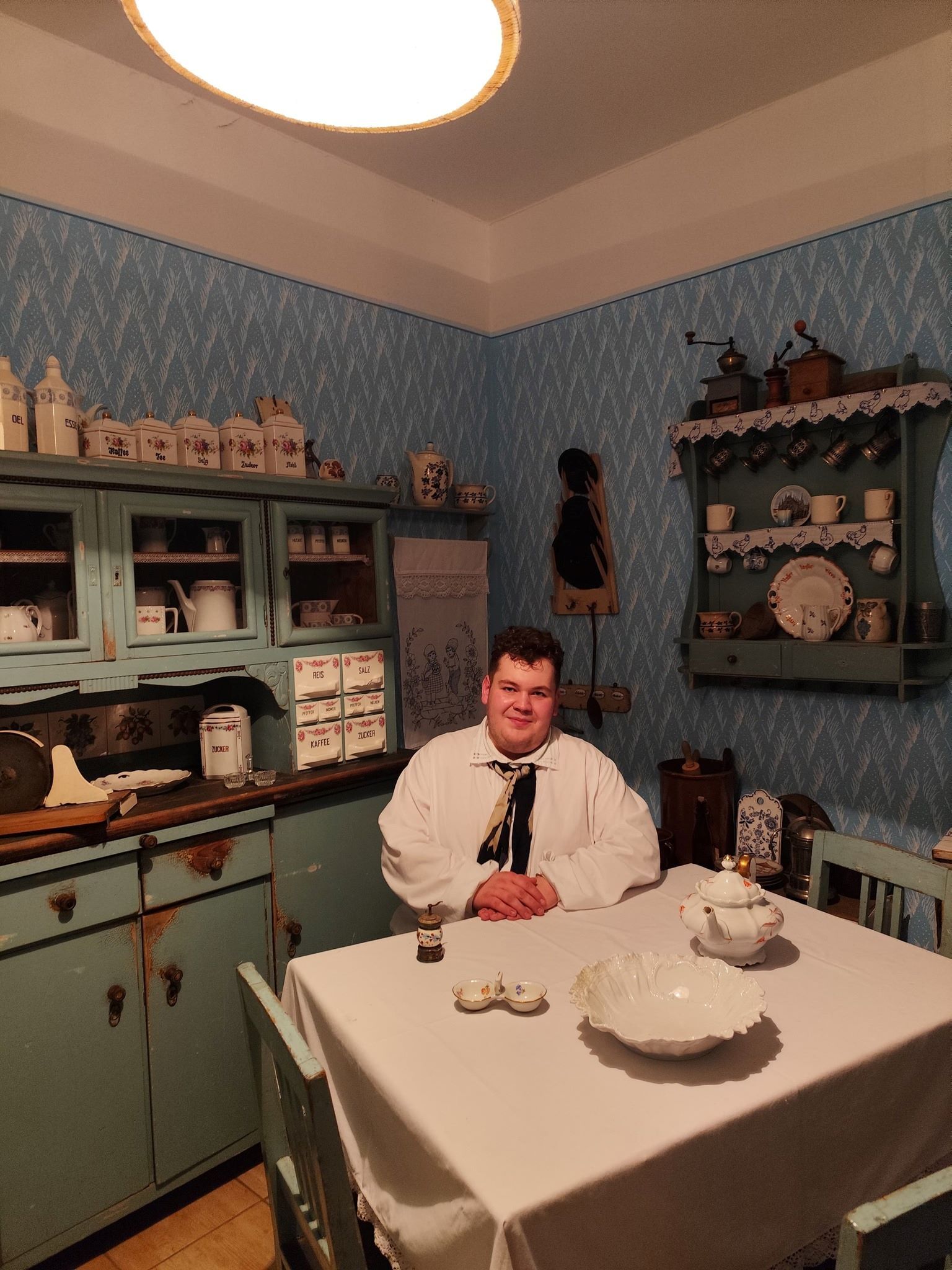 Pan Babcia na imprezie w Ośrodku Kultury Walce