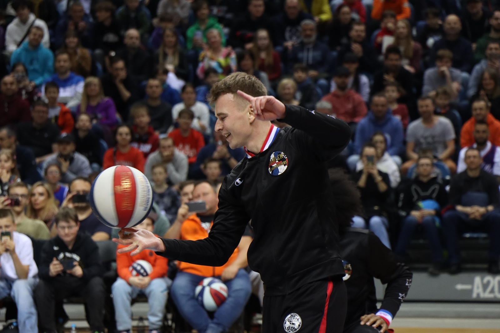 Paweł Kidoń. Harlem Globetrotters (fot. Artur Fejgelson)