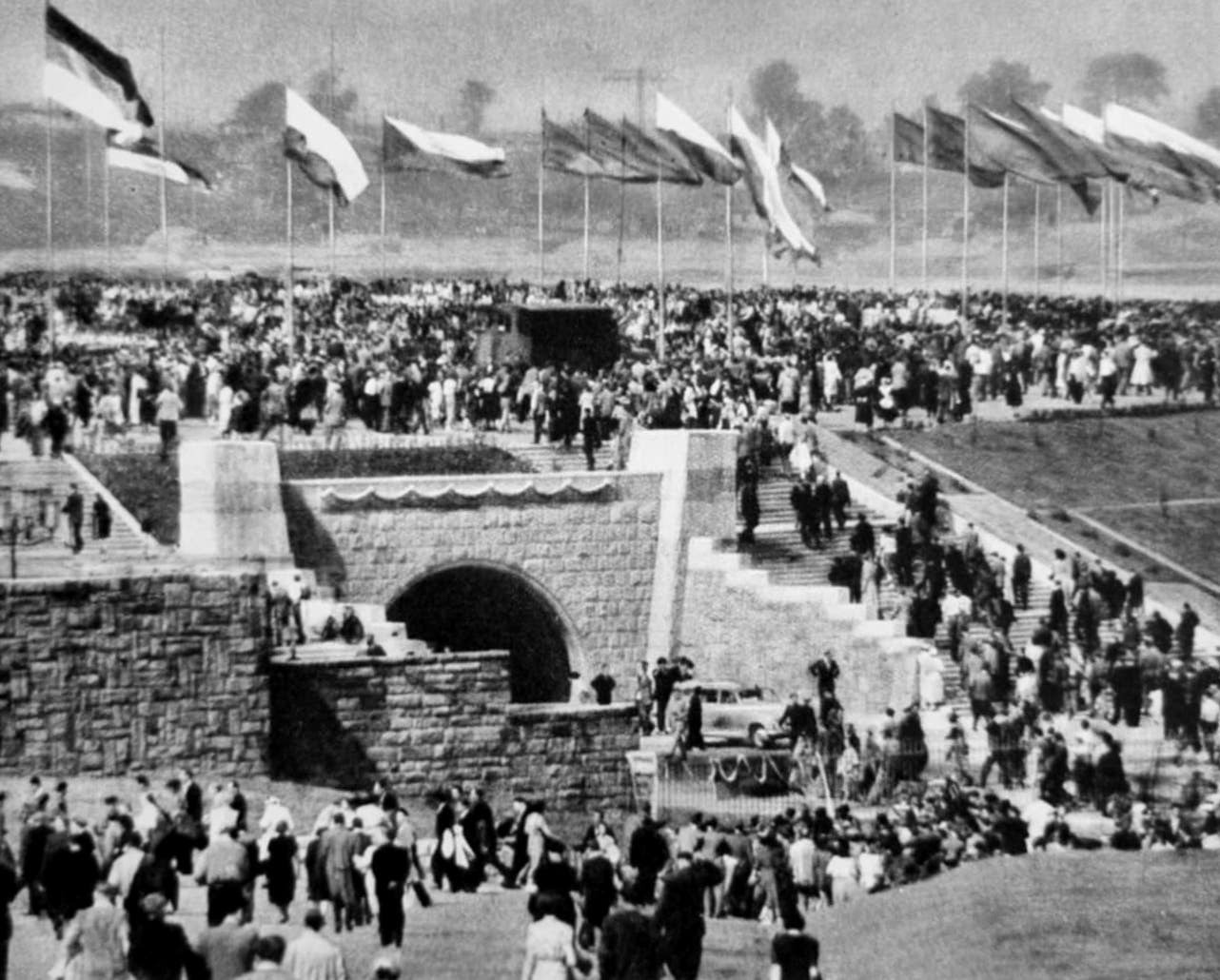 Pierwsze lata Stadionu Śląskiego