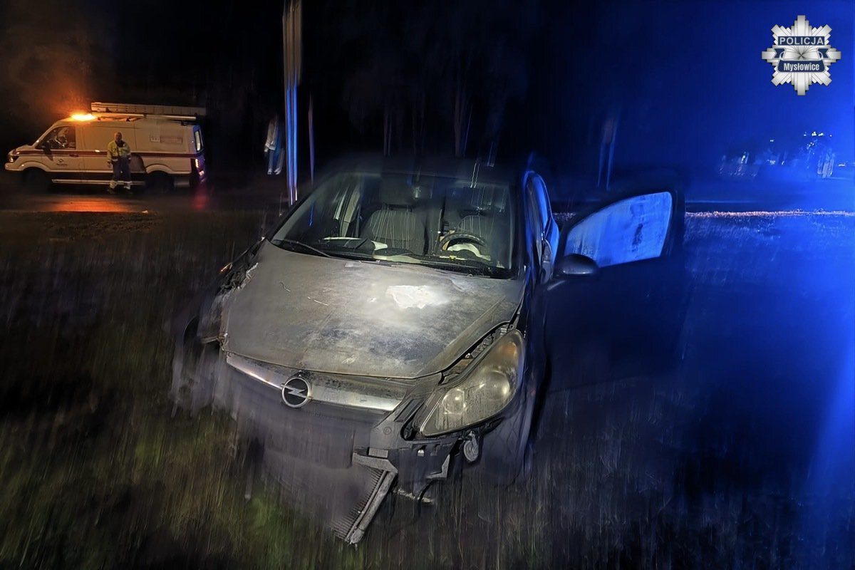 Pijany kierowca rozbił auto na latarni w Mysłowicach