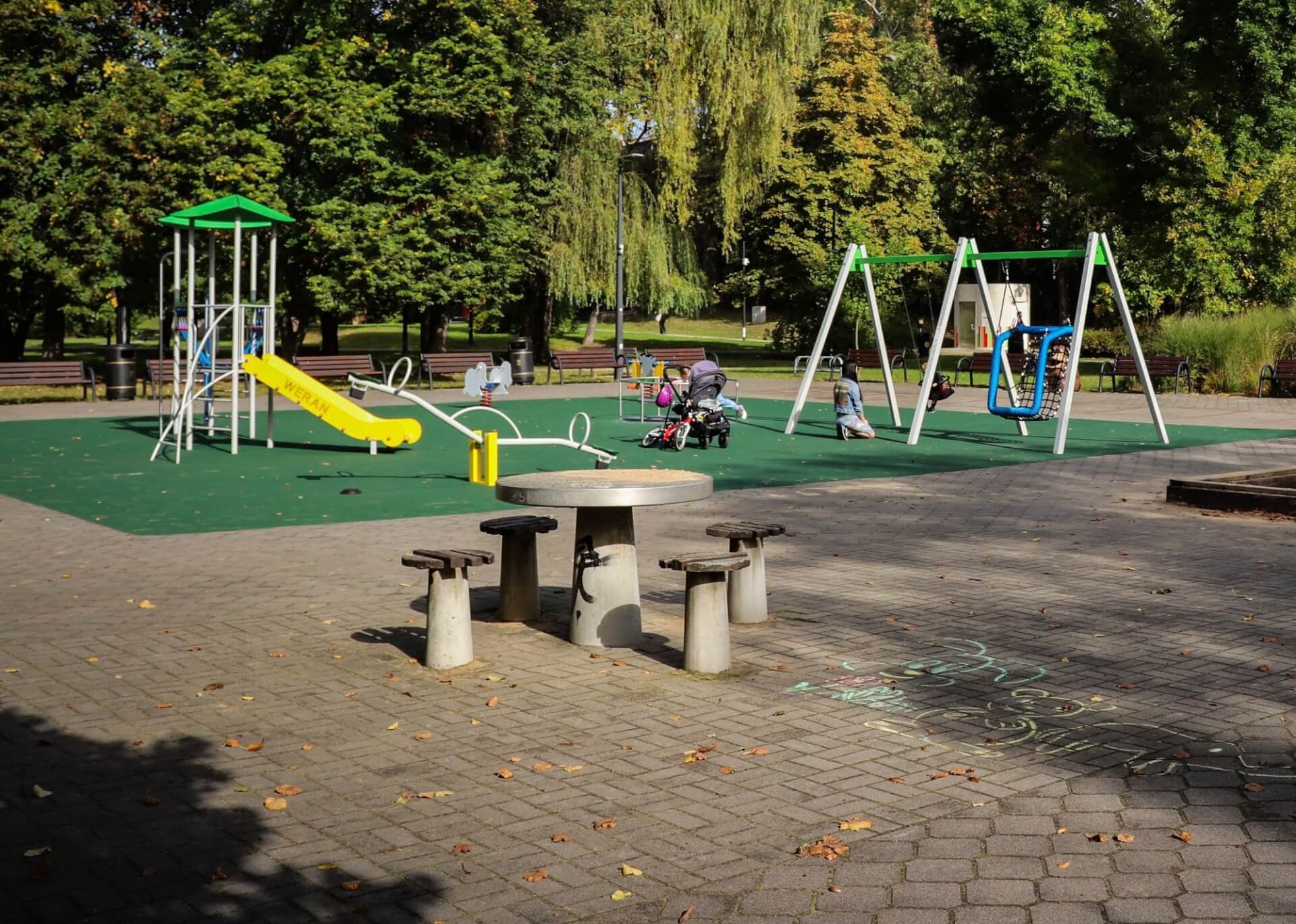 Plac zabaw w Parku Budnioka