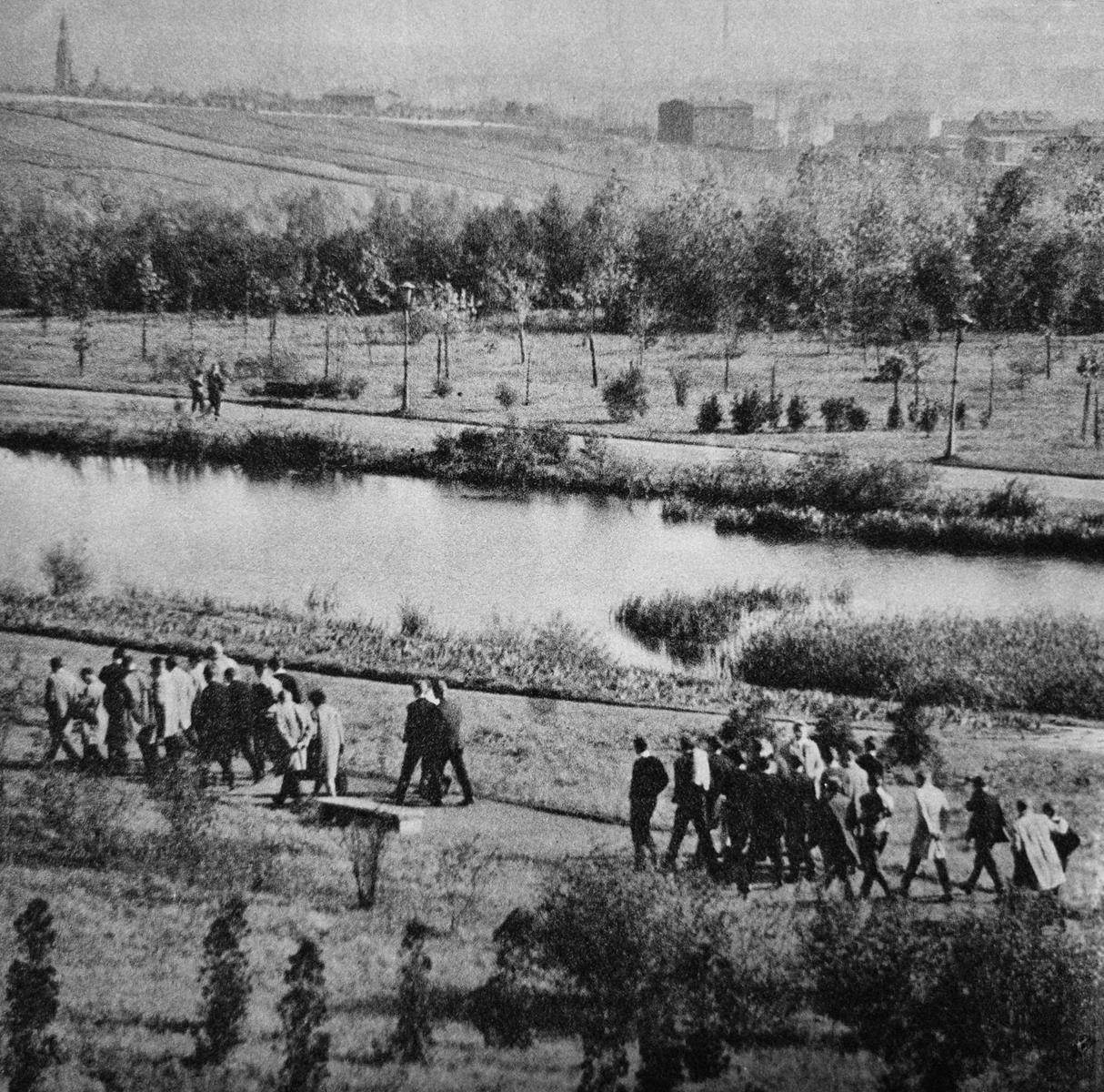 Pod Planetarium przed laty. W lewym górnym rogu kościół pw. Św. Józefa Robotnika na Józefowcu