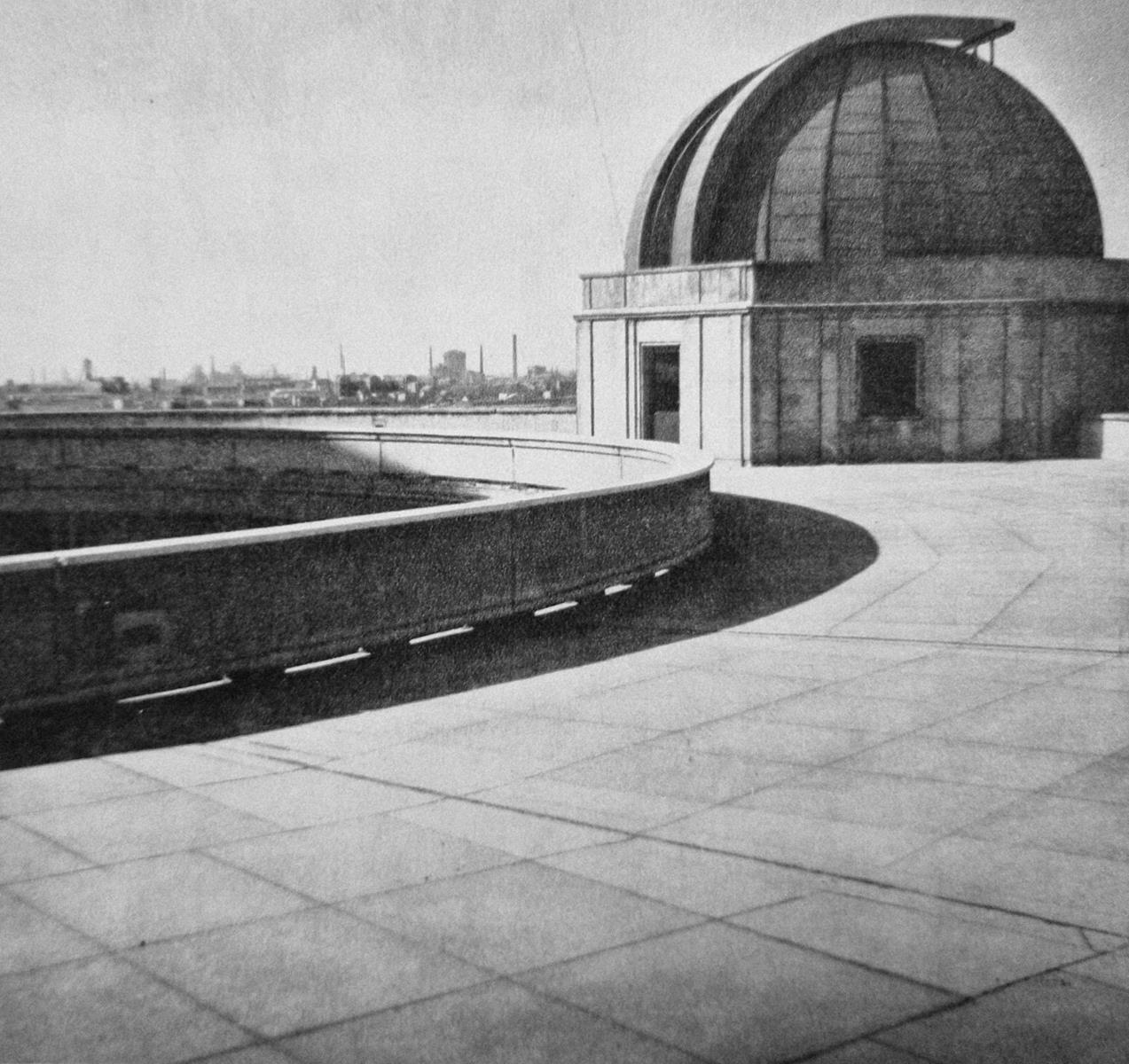 Na tarasie Planetarium Śląskiego przed laty