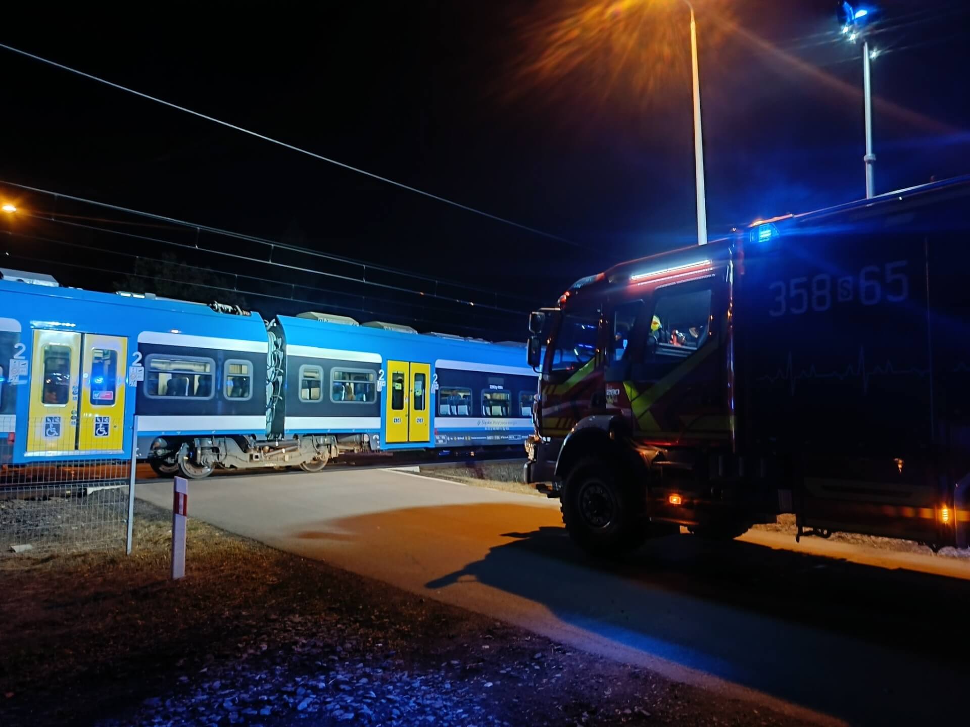Pociąg staranował samochód