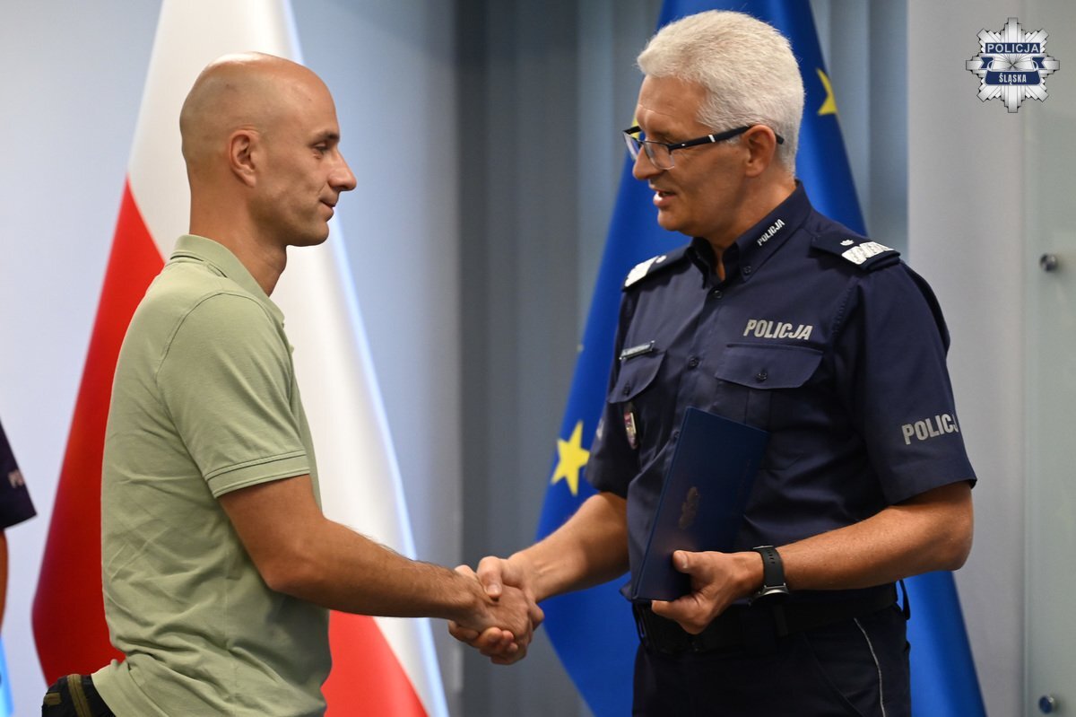 Policja uhonorowała bohaterskich mieszkańców Chorzowa za reakcję po ataku nożownika