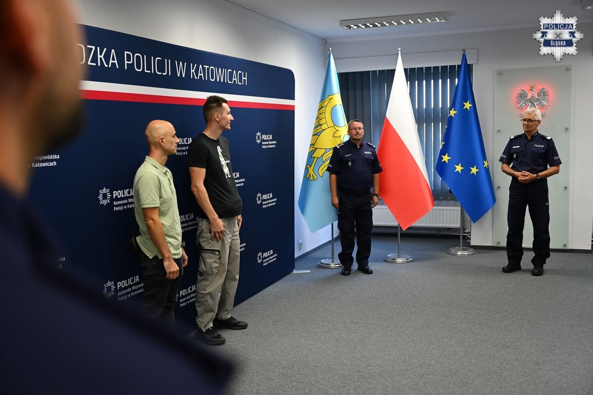 Policja uhonorowała bohaterskich mieszkańców Chorzowa za reakcję po ataku nożownika