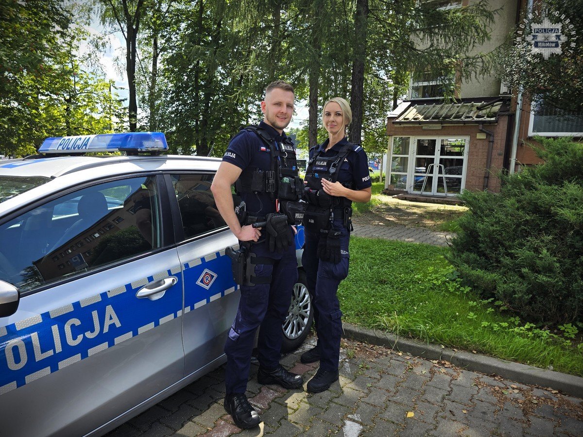 Policjanci z Mikołowa uratowali dziecko na torach