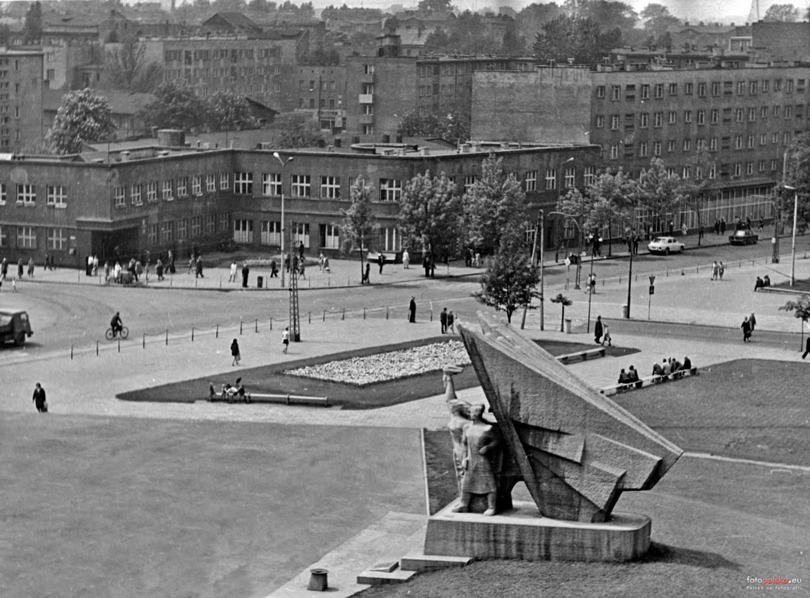 Pomnik Bohaterom Czerwonych Sztandarow 1475854 Fotopolska Eu Copy