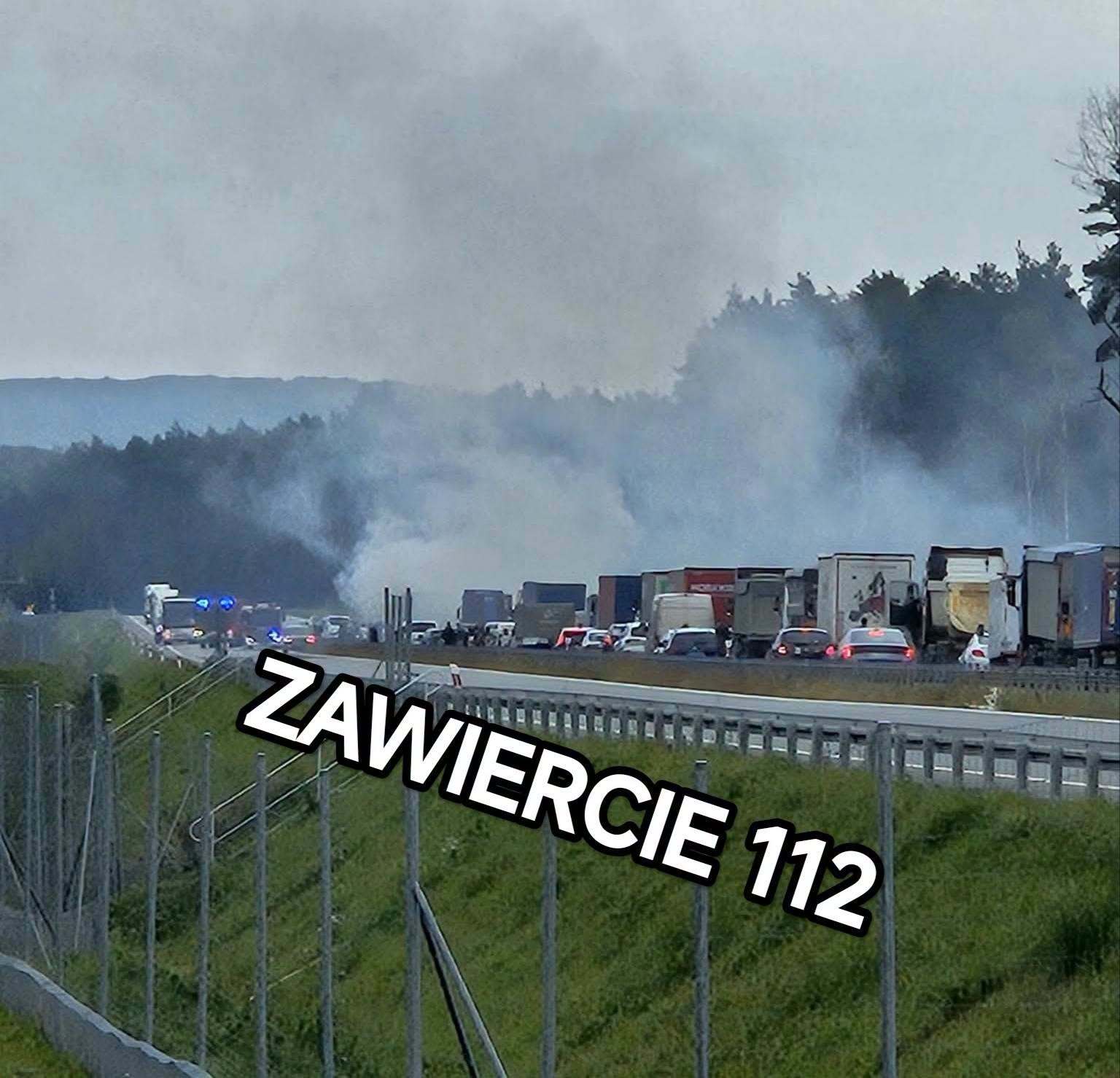 Poręba. Karambol, pożar i wypadek śmiertelny na DK78 (obwodnica Poręby i Zawiercia). 7 października 2026