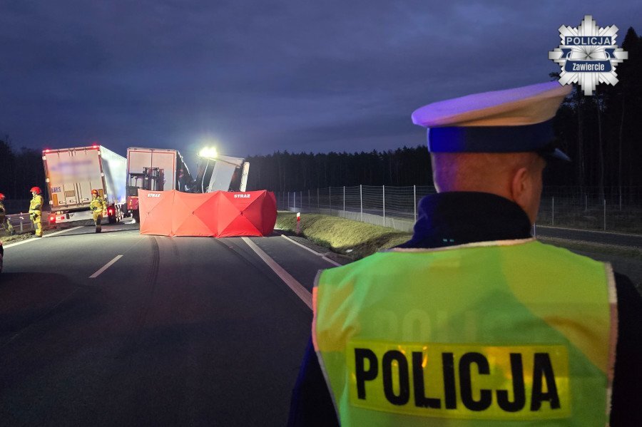 Poręba. Droga Krajowa nr 78. Śmiertelny wypadek – najechanie ciężarówki na naczepę innej ciężarówki. 1 kwietnia 2026