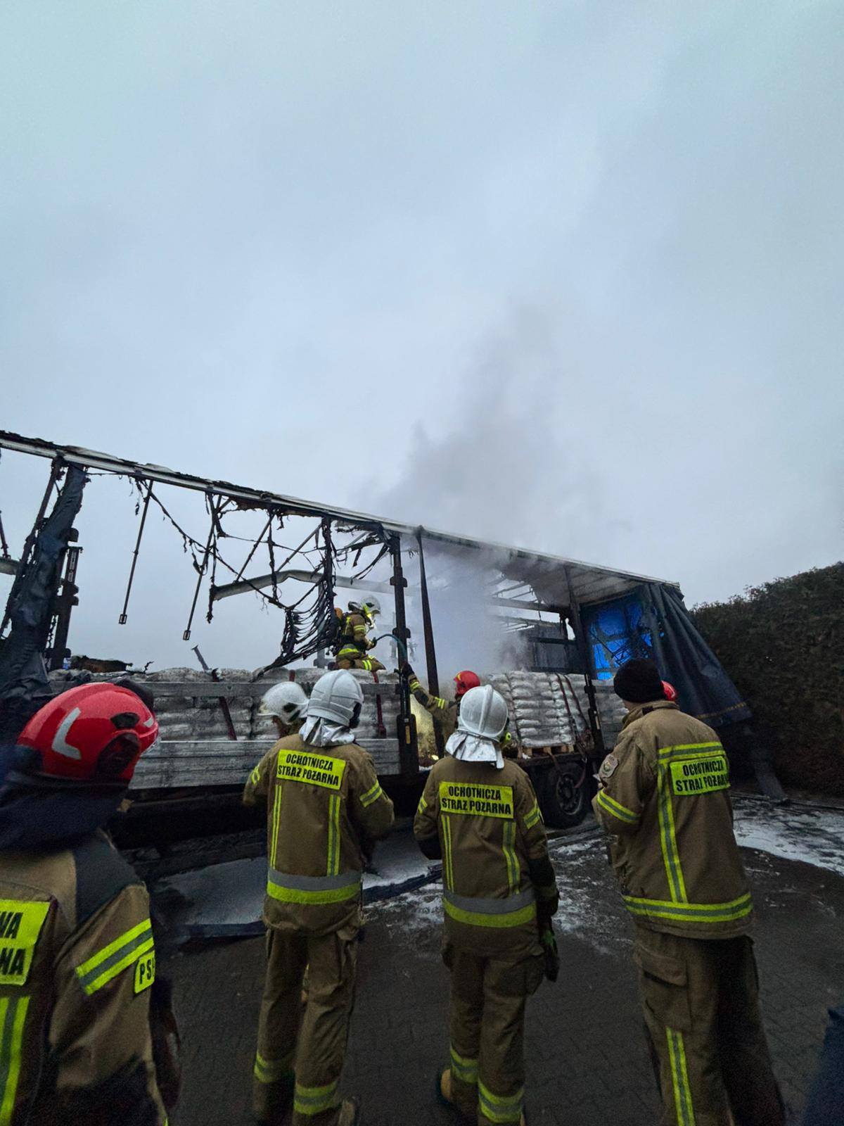 Pożar ciężarówek w Paniówkach