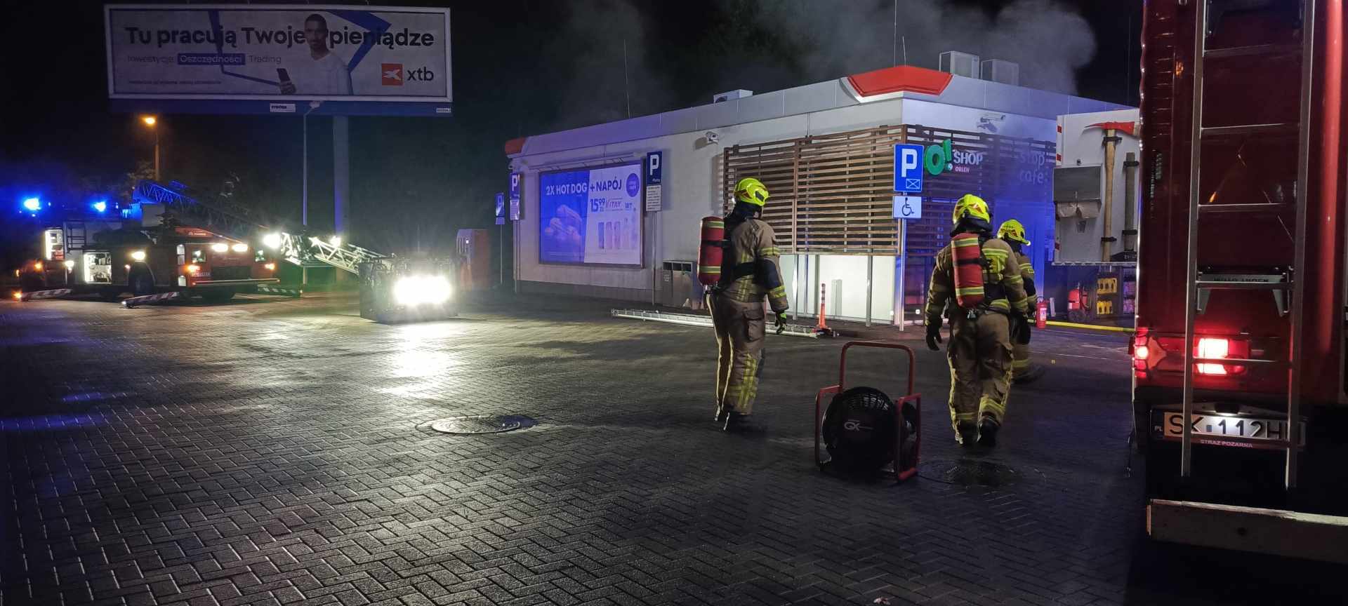 Pożar na stacji paliw w Katowicach