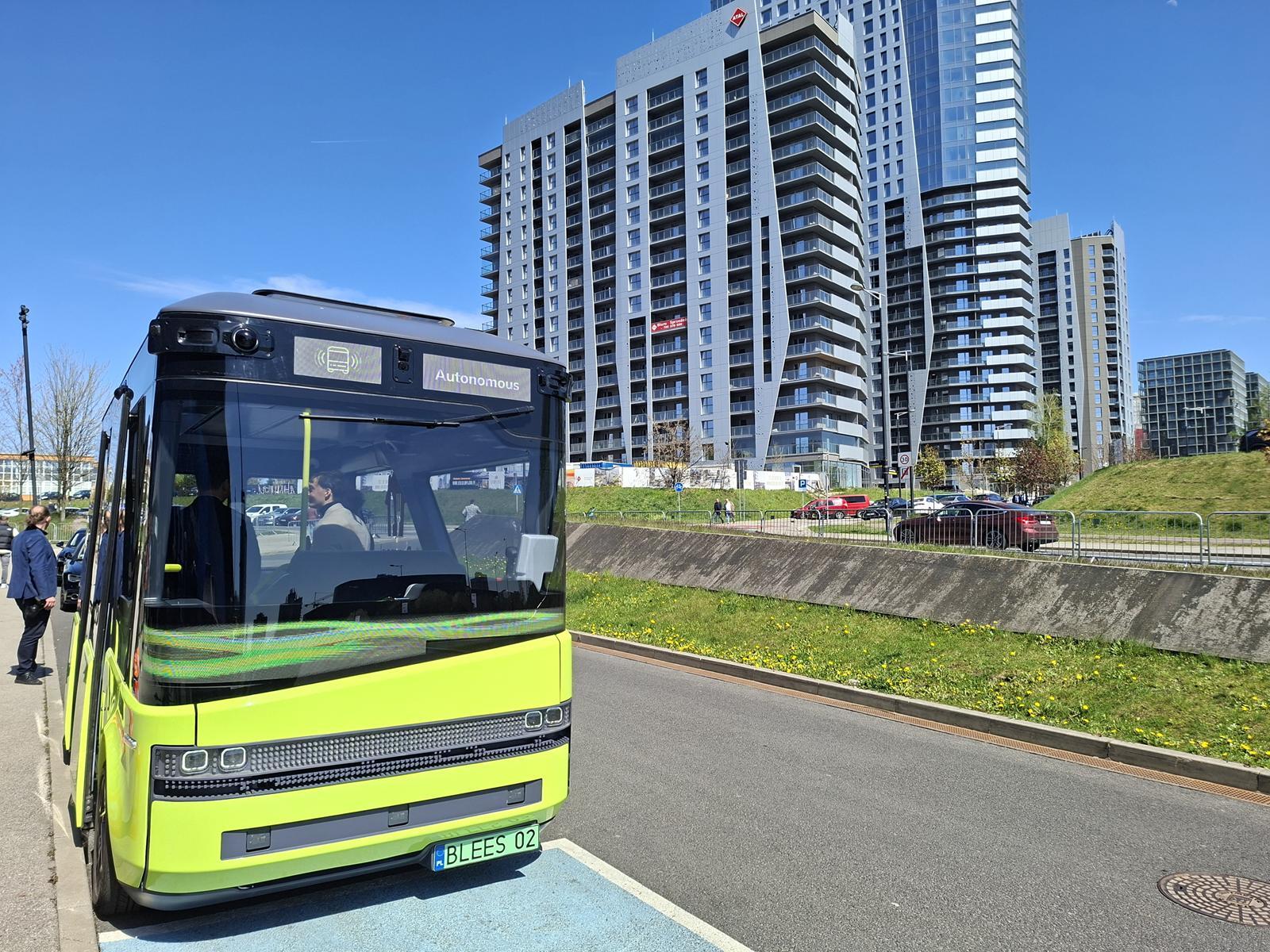 Prezentacja robota i pojazdu Blees