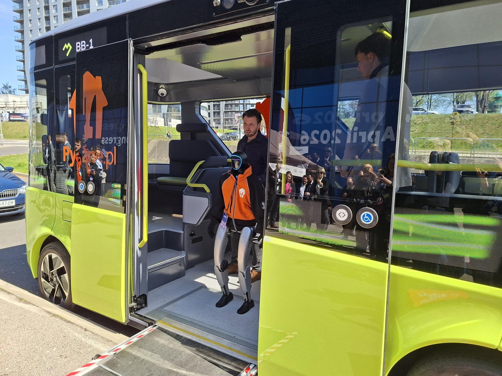 Prezentacja robota i pojazdu Blees