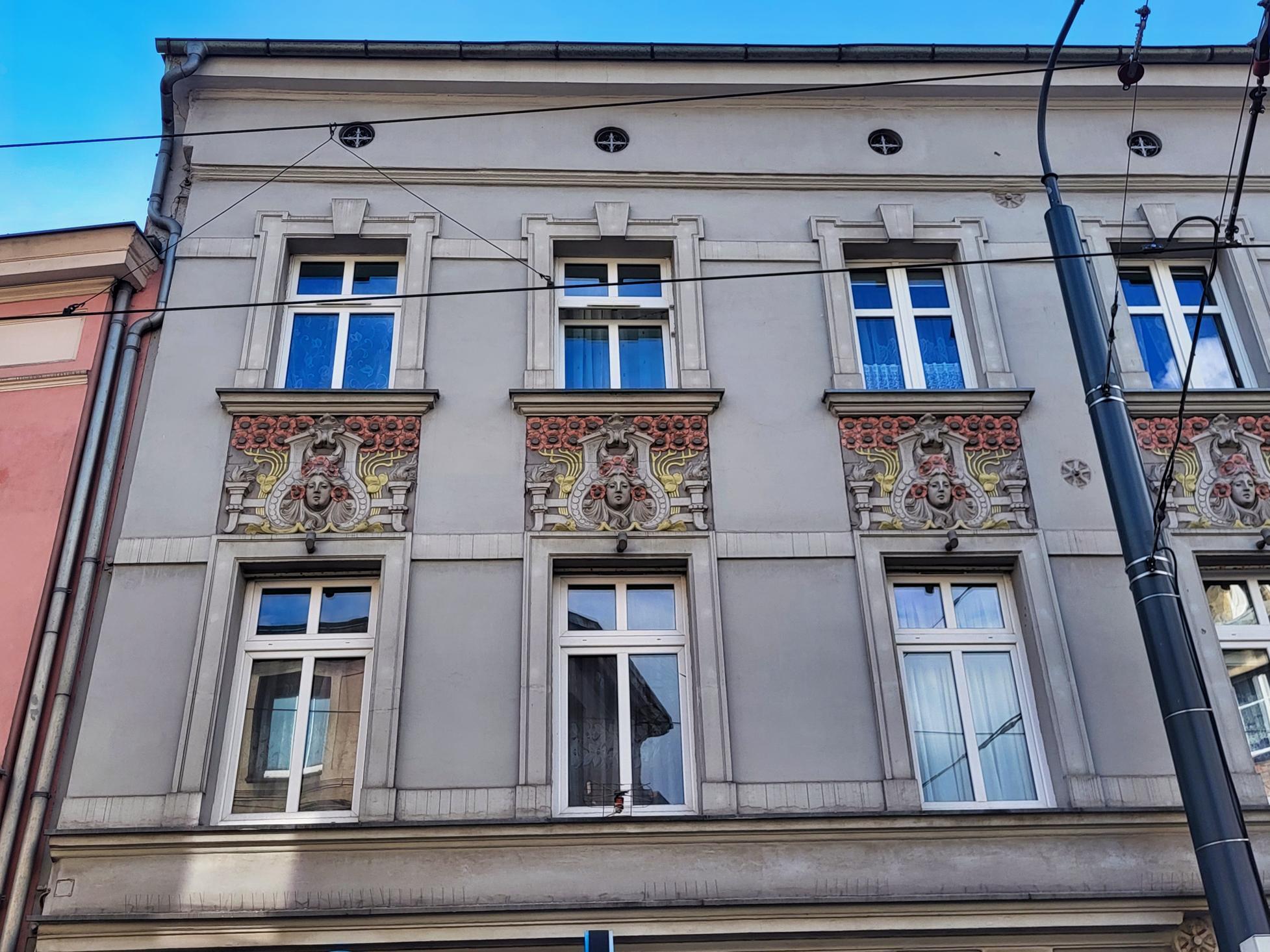 Prezentowana wcześniej kamienica tym razem za dnia, Mysłowice