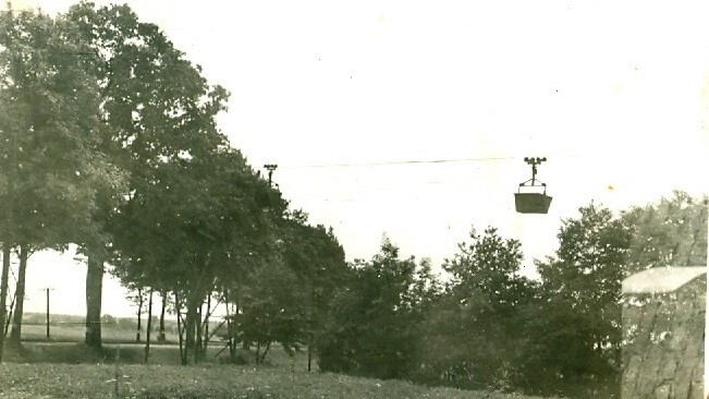Wagonik kolejki węglowej nad Gostynią.