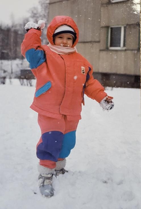 Przed blokiem przy Gdańskiej 14 rok 1992 może 1993