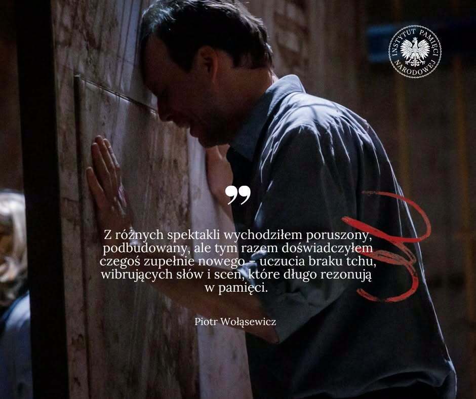 Przez ścianę