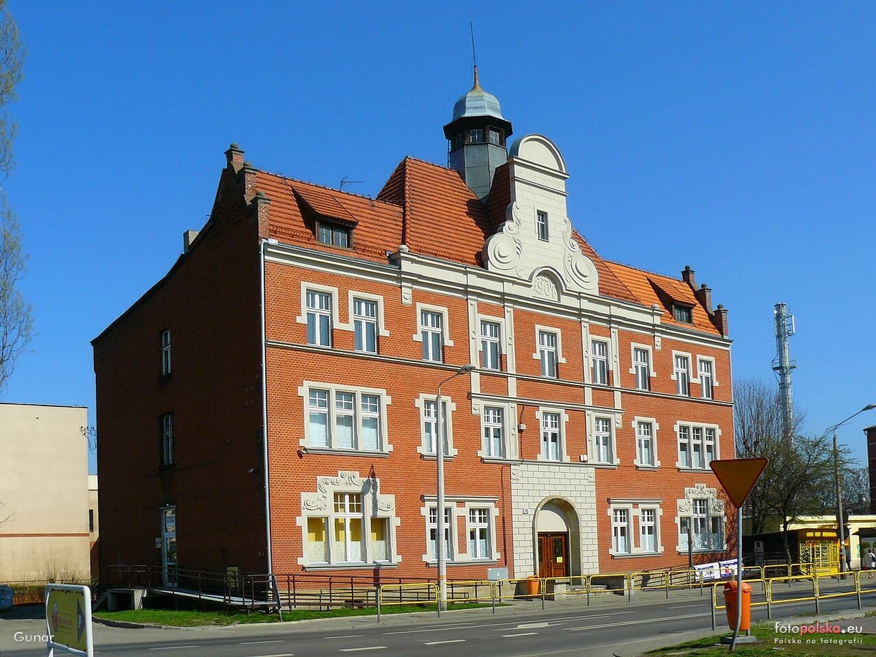 Dawny ratusz gminy Dąbrówka Mała. Fotopolska.eu