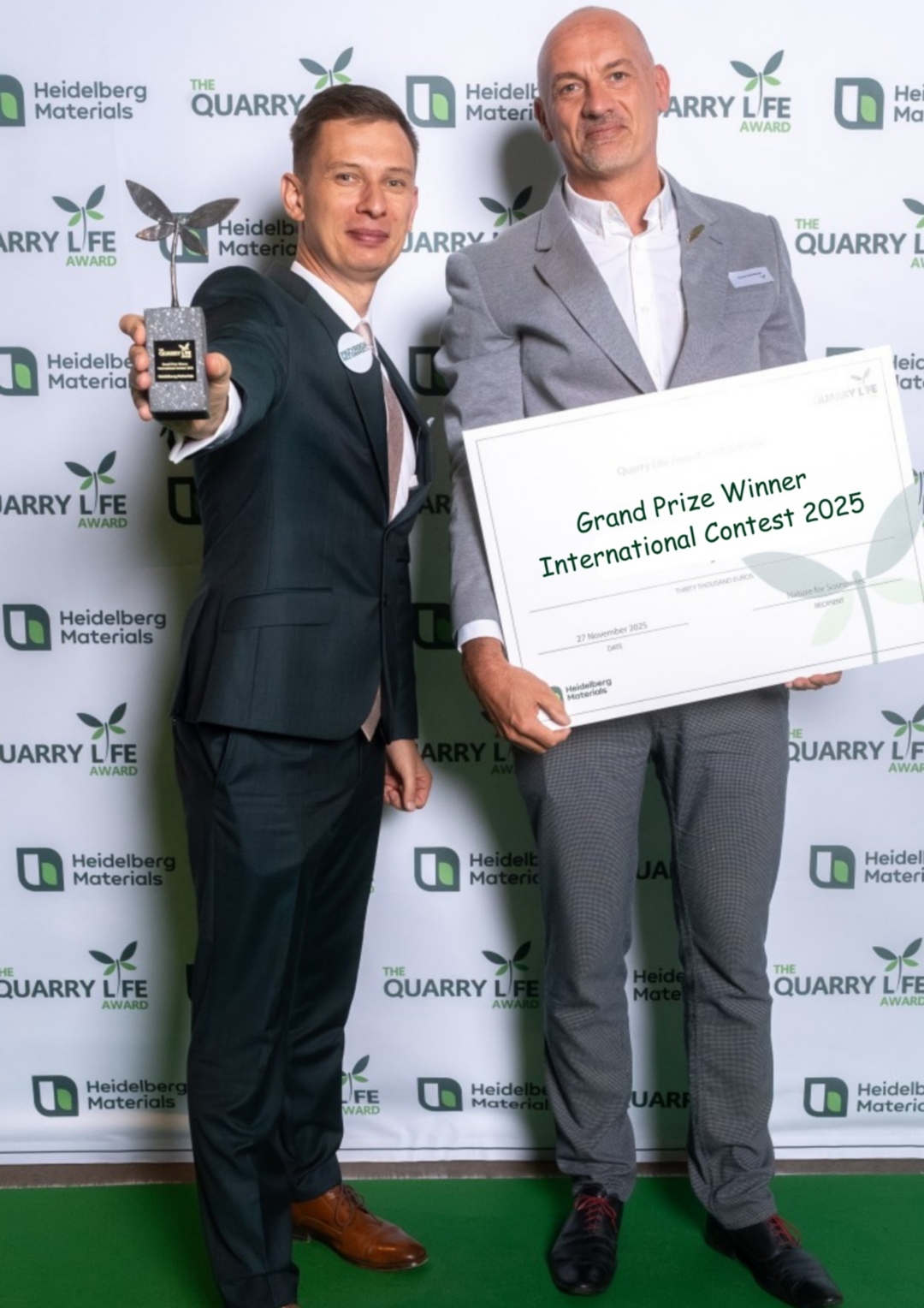 Grand Prix konkursu „Life Quarry Award” dla projektu „Przyroda bez granic”. Autorzy to Daniel Sobolewski oraz Przemysław Bartos – autor strony „Przyroda dla Sosnowca”. 27 listopada 2025.