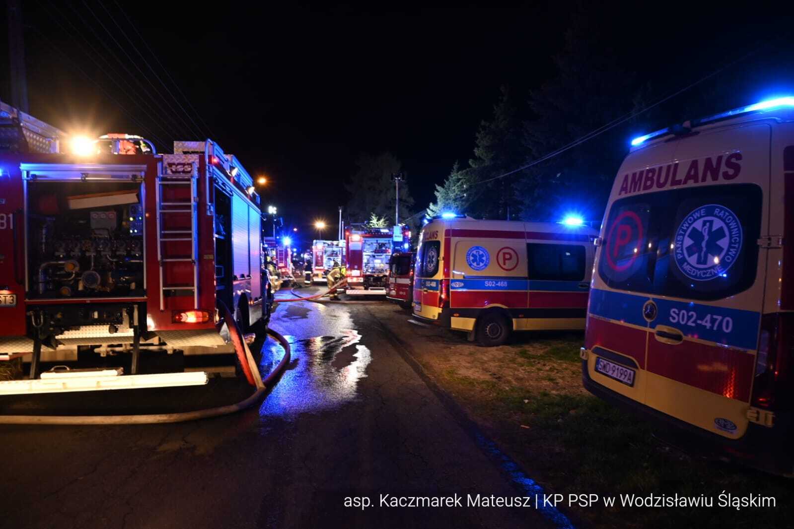 Pszów-Krzyżkowice. Pożar hostelu przy ulicy Lubomskiej. 13 kwietnia 2025.