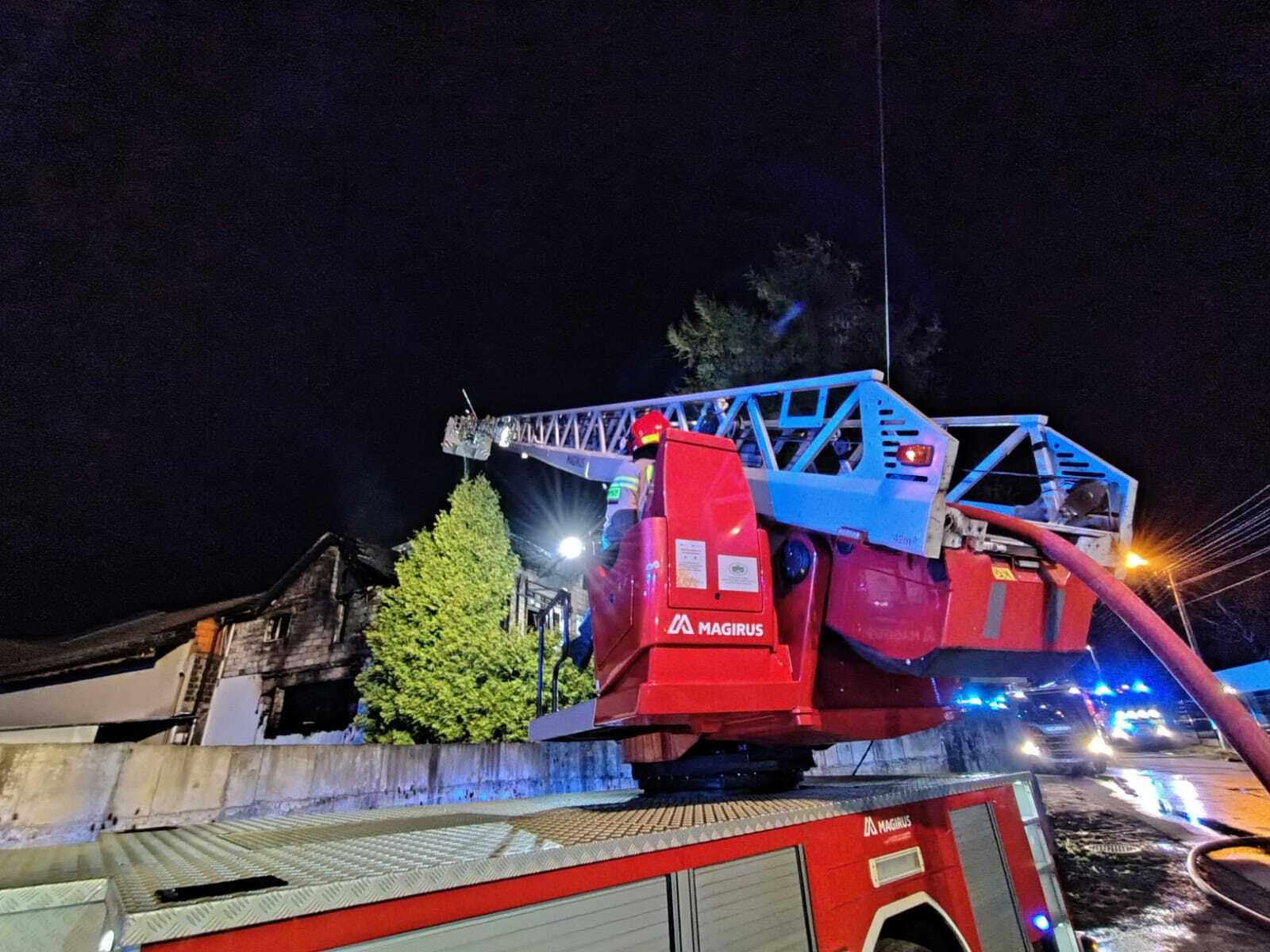 Pszów-Krzyżkowice. Pożar hostelu przy ulicy Lubomskiej. 13 kwietnia 2025.