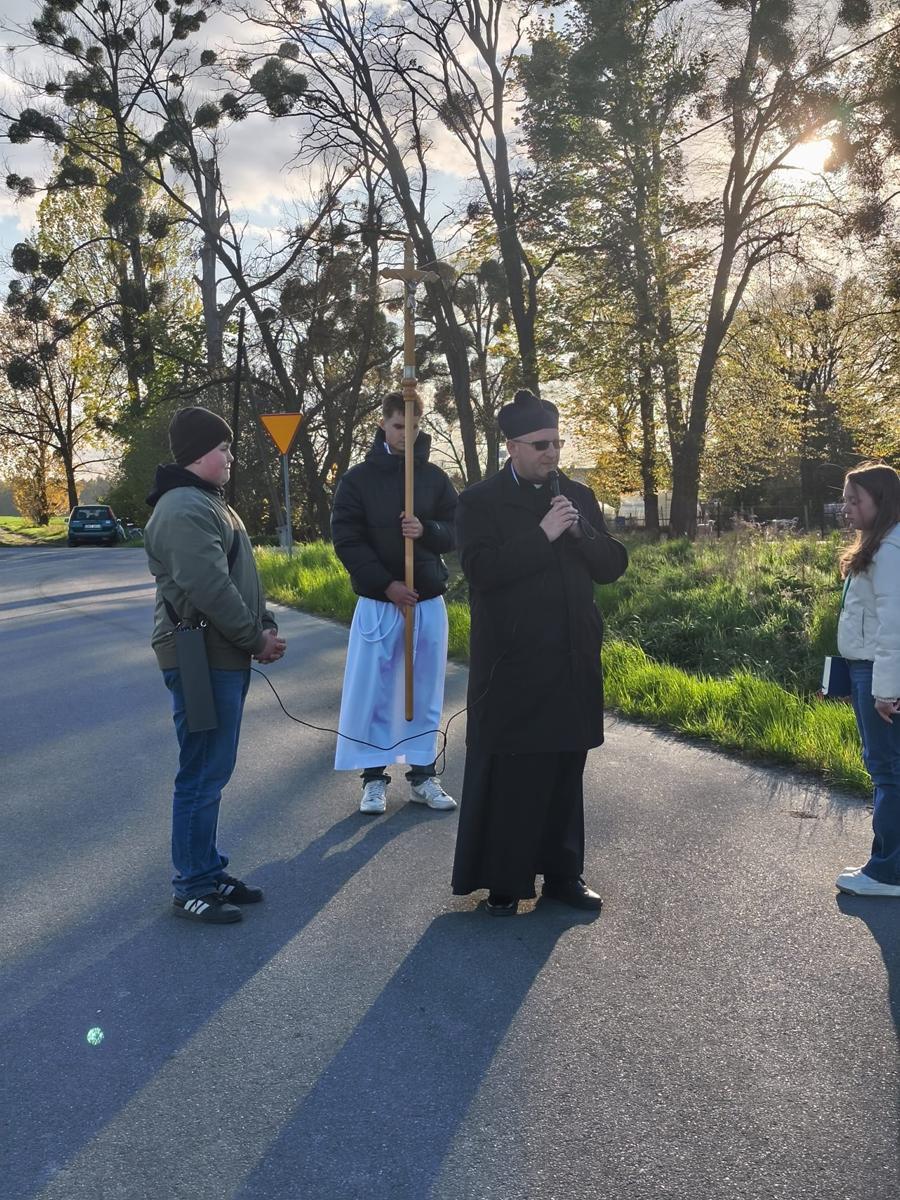 Puszyna, modlitwa pod krzyżem Ballestremów