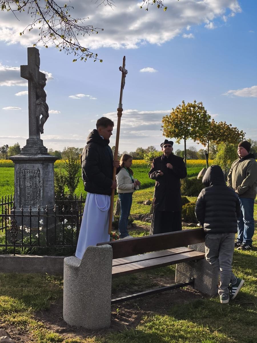 Puszyna, modlitwa pod krzyżem Ballestremów