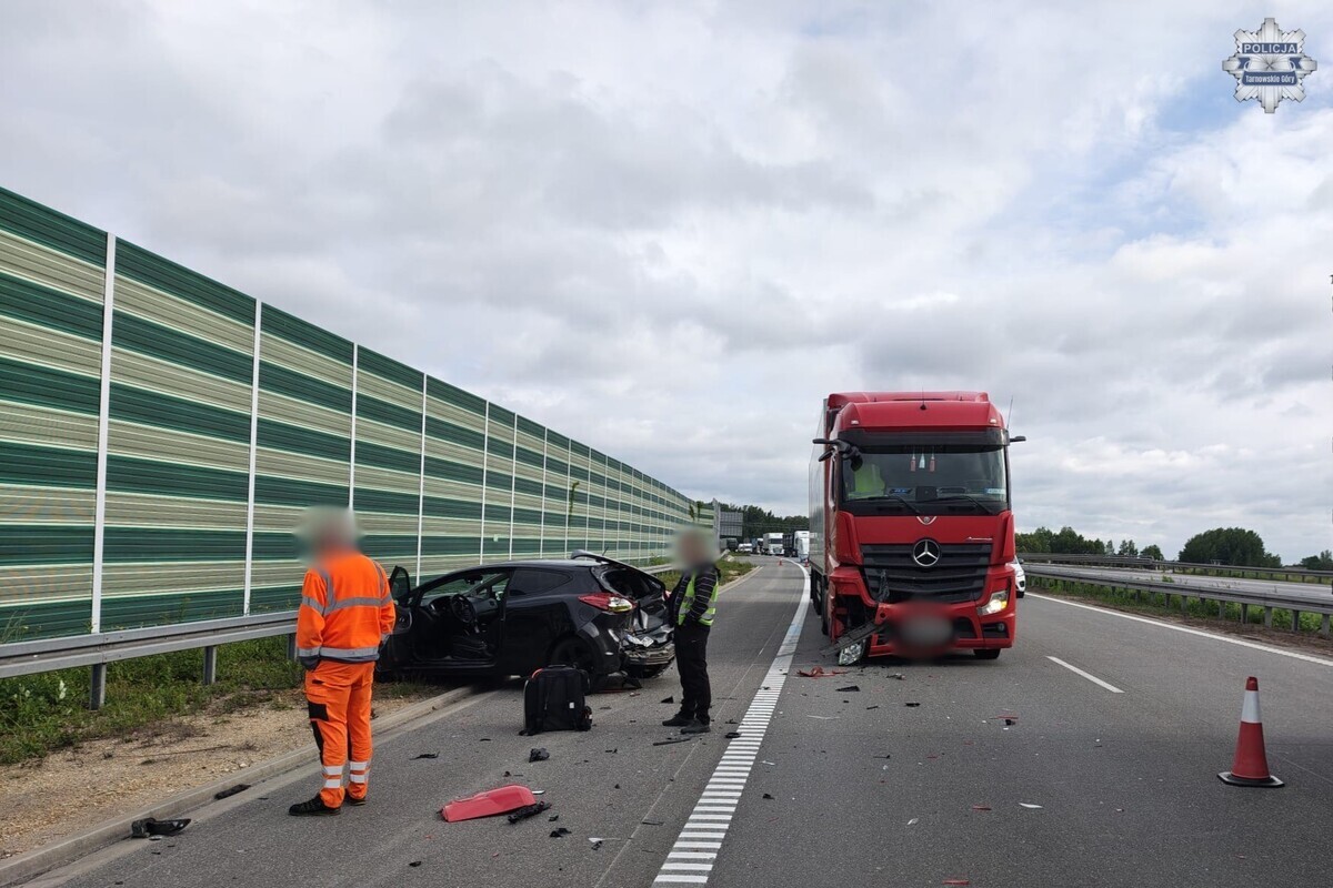 Pyrzowice. Wypadek na A1. Ciężarówka najechała na osobówkę. 15 czerwca 2026