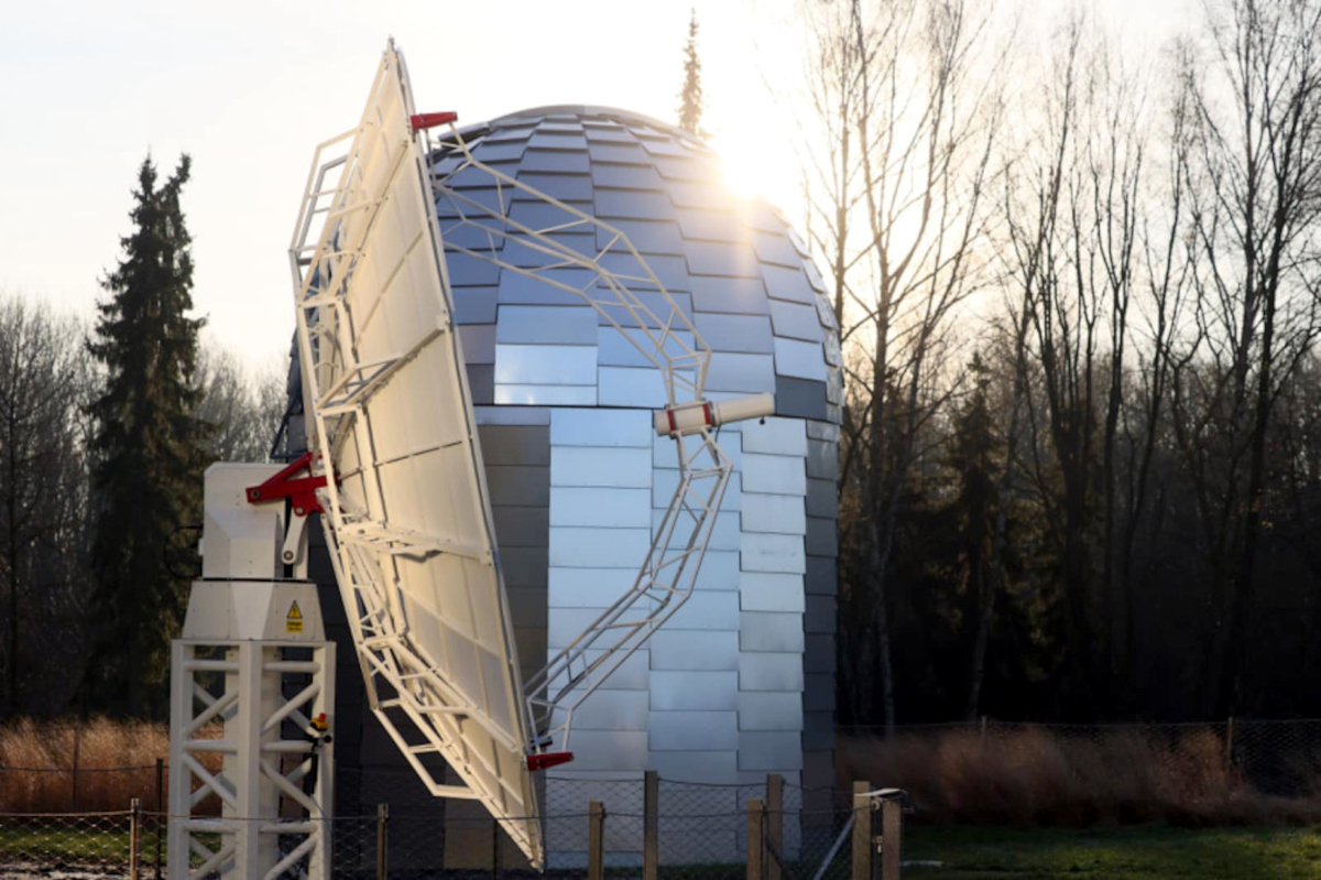 Radioteleskop na Wzgórzu Planetarium. Analogiczna antena stanie też przy alei Klonowej