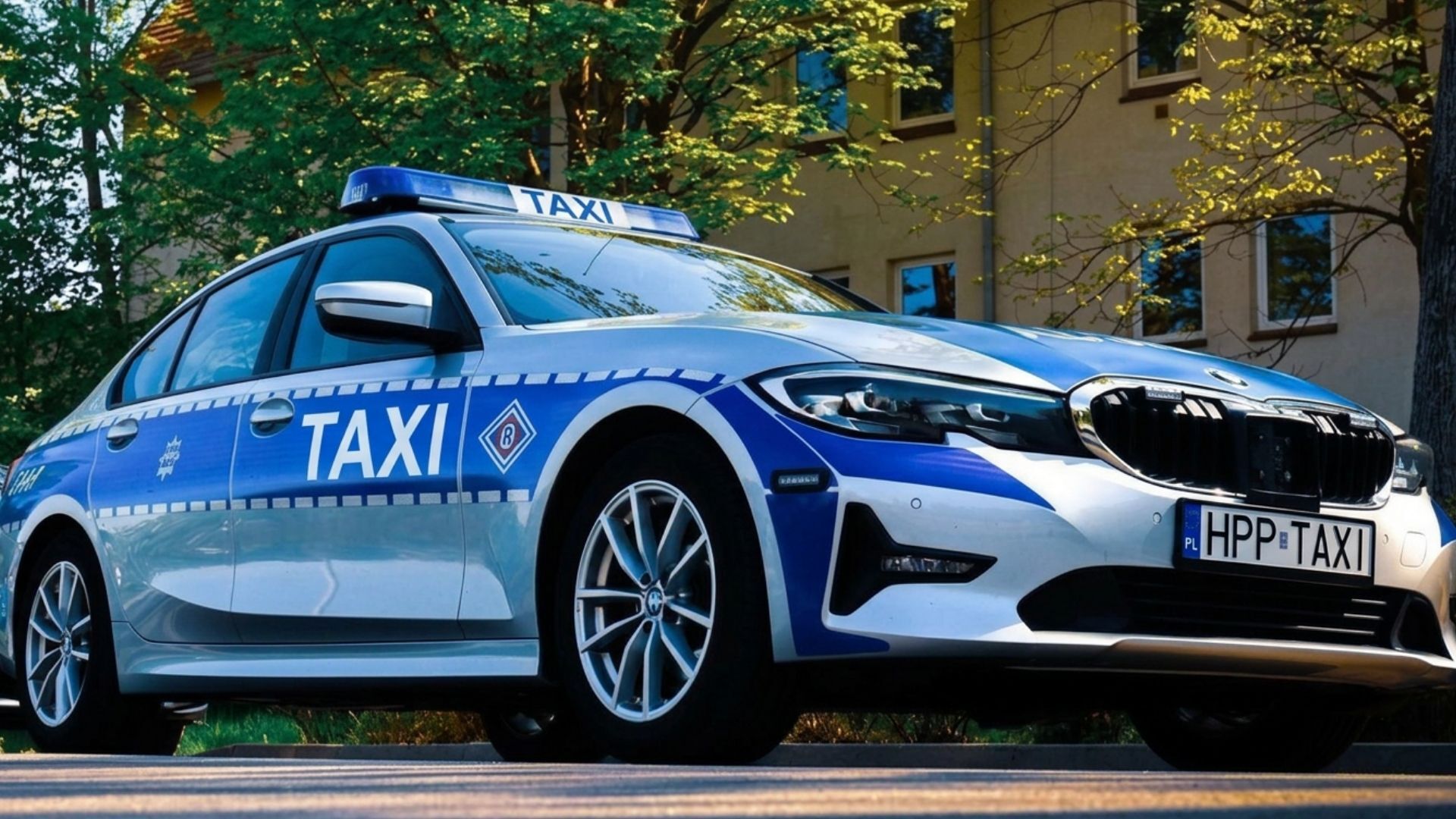 Pijana kobieta potrzebowała podwózki do domu. Zamiast radio-taxi wezwała Policję mówiąc, iż dostała nożem w brzuch