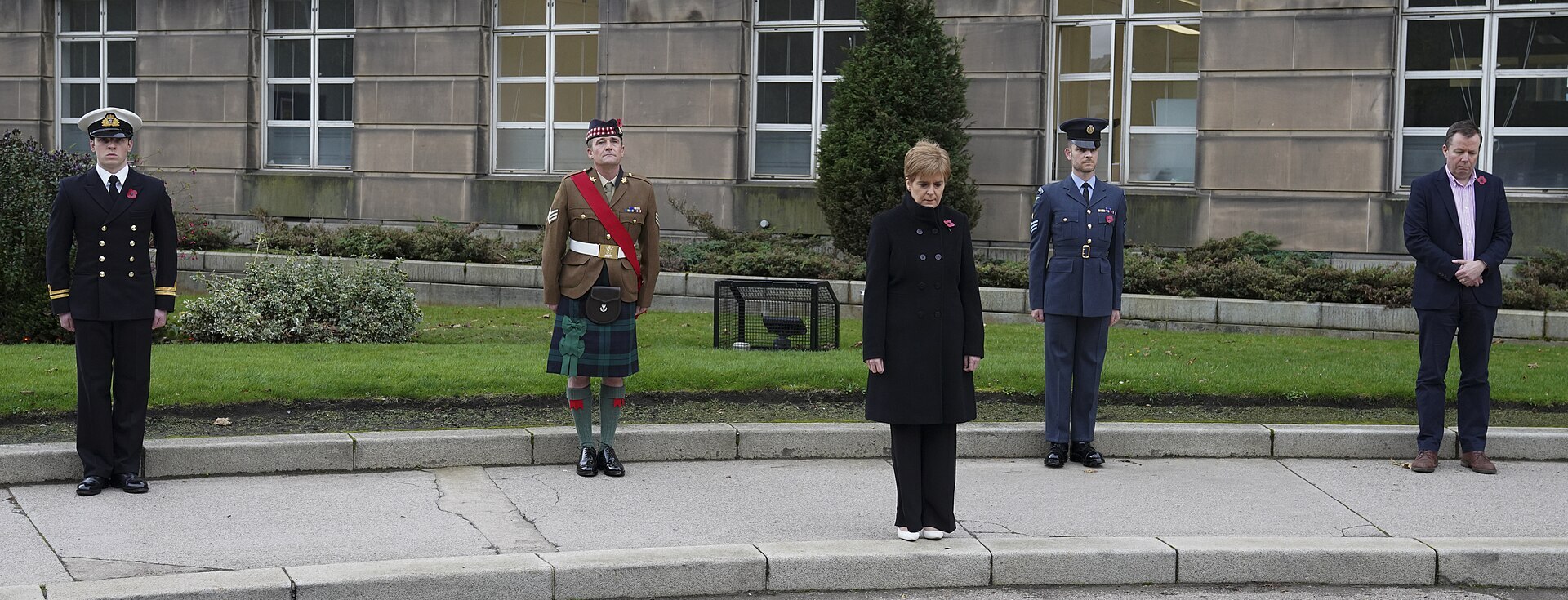 Fot. Scottish Government - Remembrance Day 2020, Wikipedia