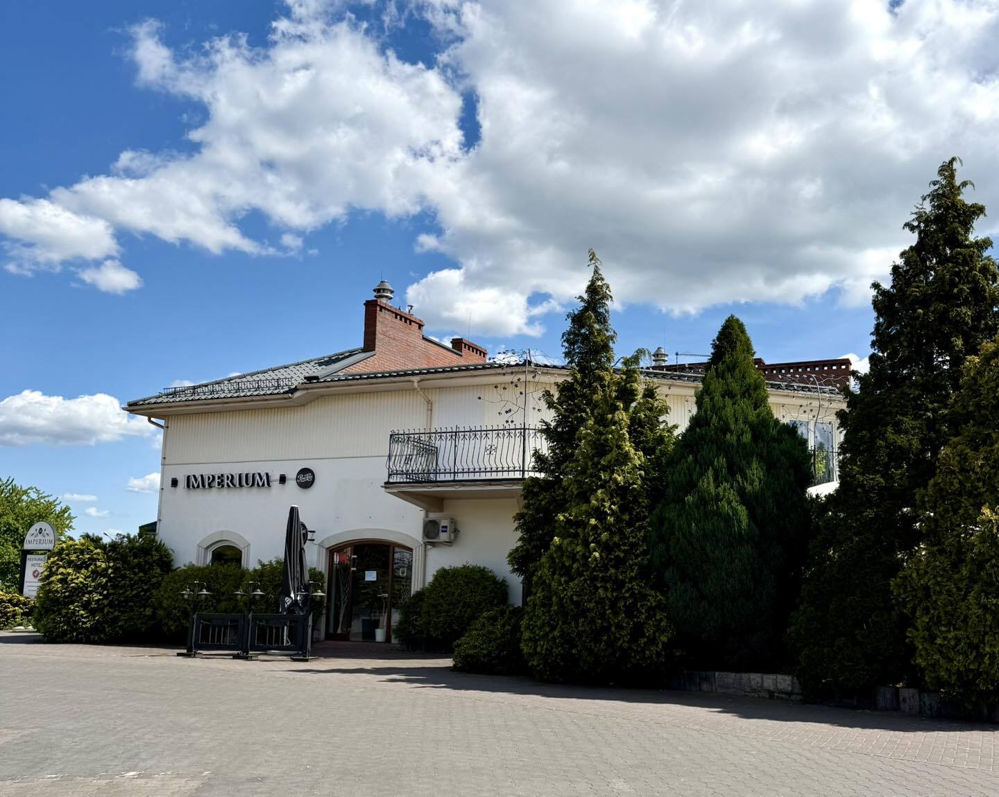 Budynek restauracji Imperium w Piekarach Śląskich przed pożarem