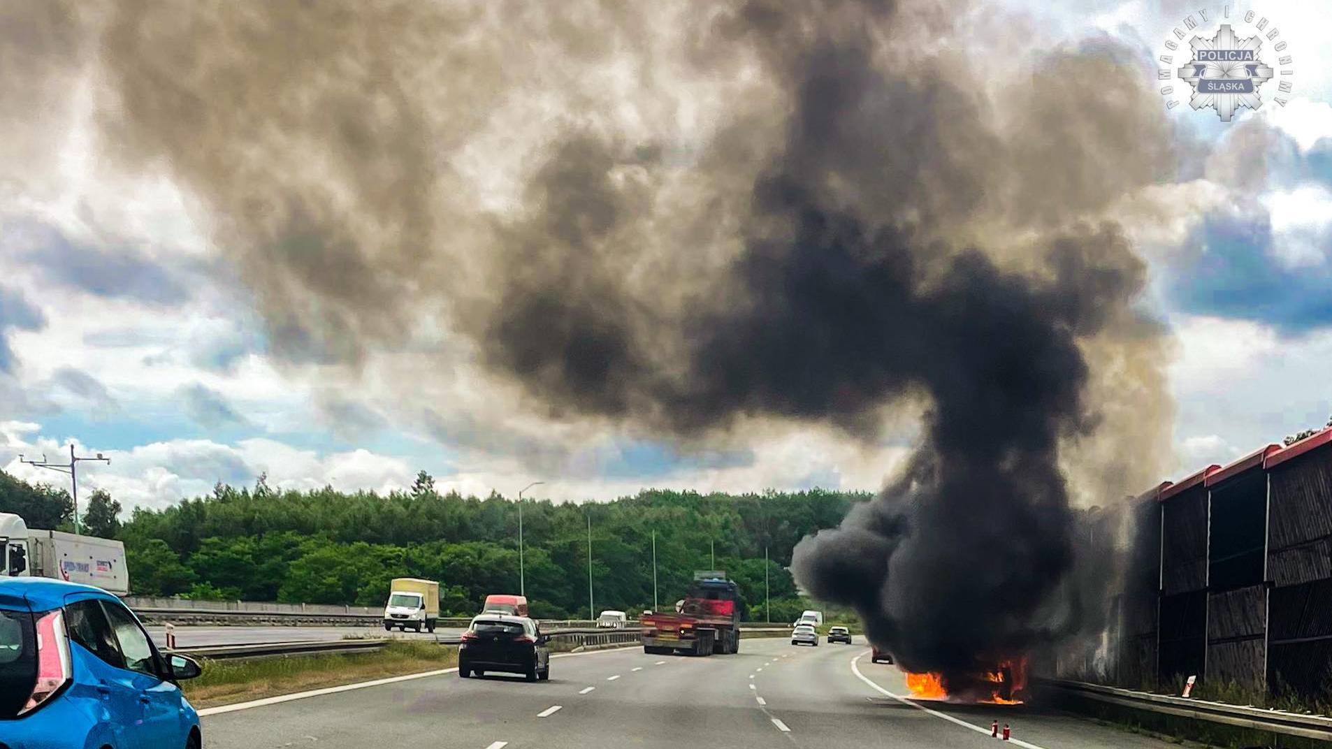Ruda Śląska. 329 km A4 w kierunku Gliwic. Pożar samochodu. 10 lipca 2025.
