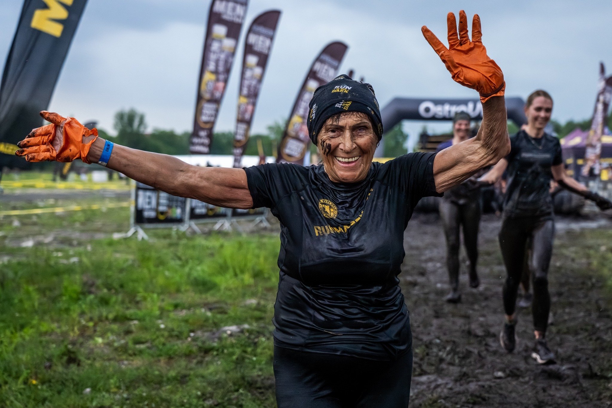 88-letnia Aleksandra z Chorzowa ukończyła swój czwarty Runmageddon! Bieg z przeszkodami odbył się na Hałdzie Kostuchna w Katowicach