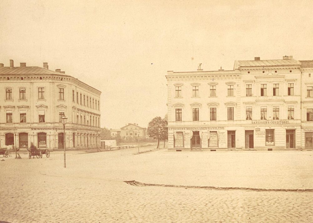 Rynek i wylot dzisiejszej alei Korfantego. Z tego widoku stnieja tylko kamienice po pawej a i one przebudowane