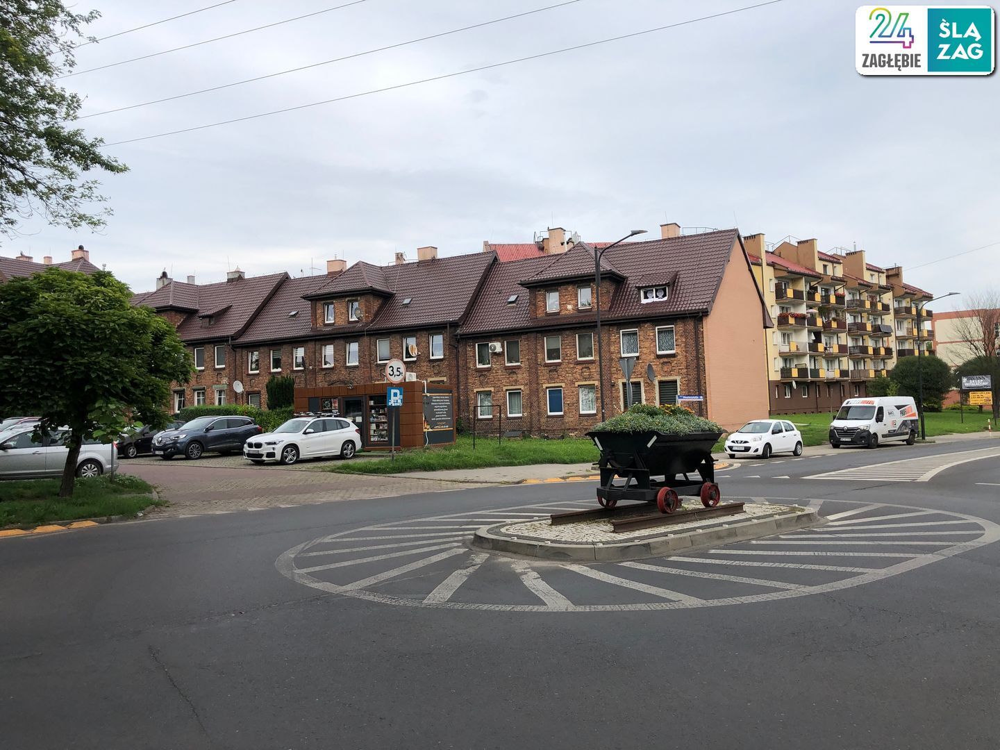 Siemianowice Śląskie. Rondo na skrzyżowaniu ulic Michałkowickiej i Bohaterów Westerplatte. Test nawigacji rowerowych: Google Maps, Apple Maps, Mapy.cz. Zdjęcia z trasy. 9 sierpnia 2025.