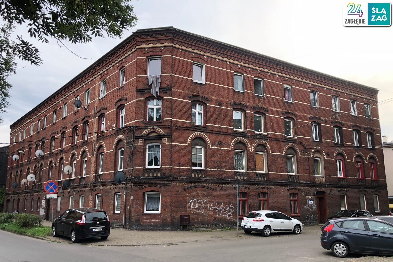 Siemianowice Śląskie. Kamienica przy ul. Komuny Paryskiej. Test nawigacji rowerowych: Google Maps, Apple Maps, Mapy.cz. Zdjęcia z trasy. 9 sierpnia 2025.