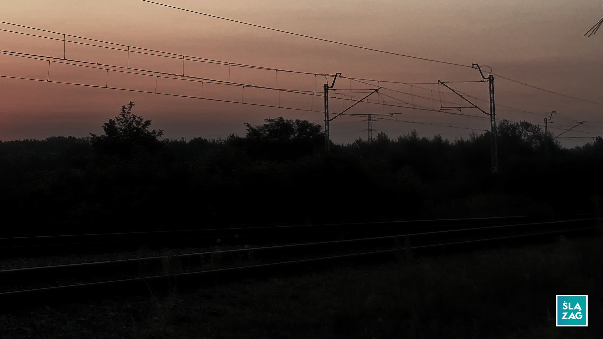 Potrącenie na torach w Śląskiem. Uderzony przez InterCity mężczyzna miał pecha czy jednak szczęście?