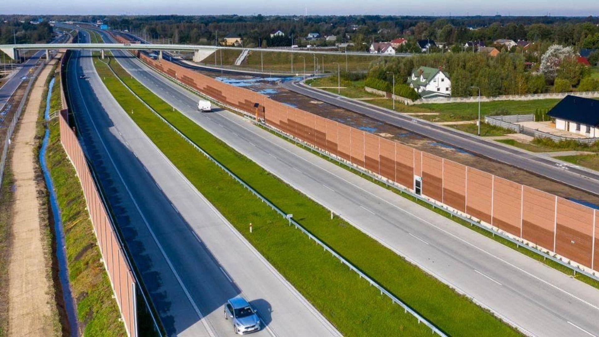 Czy przy DK94 powstaną w końcu ekrany? Zapowiadano 7 lat temu, miały stać od 3 lat, a choćby nie wbito łopaty!