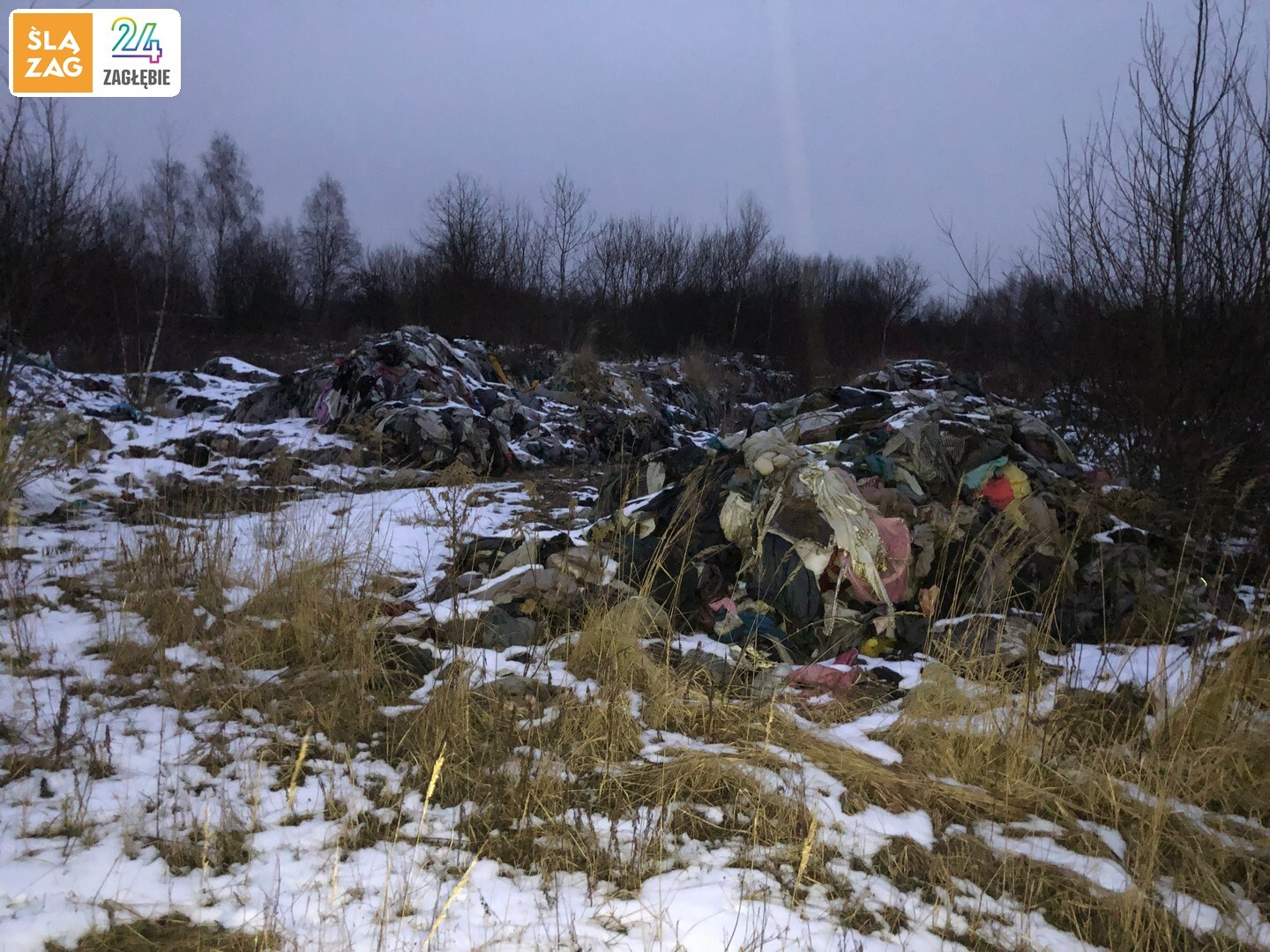 Sławków. Nielegalne wysypisko i składowisko odpadów na terenie PKP. 21 lutego 2026