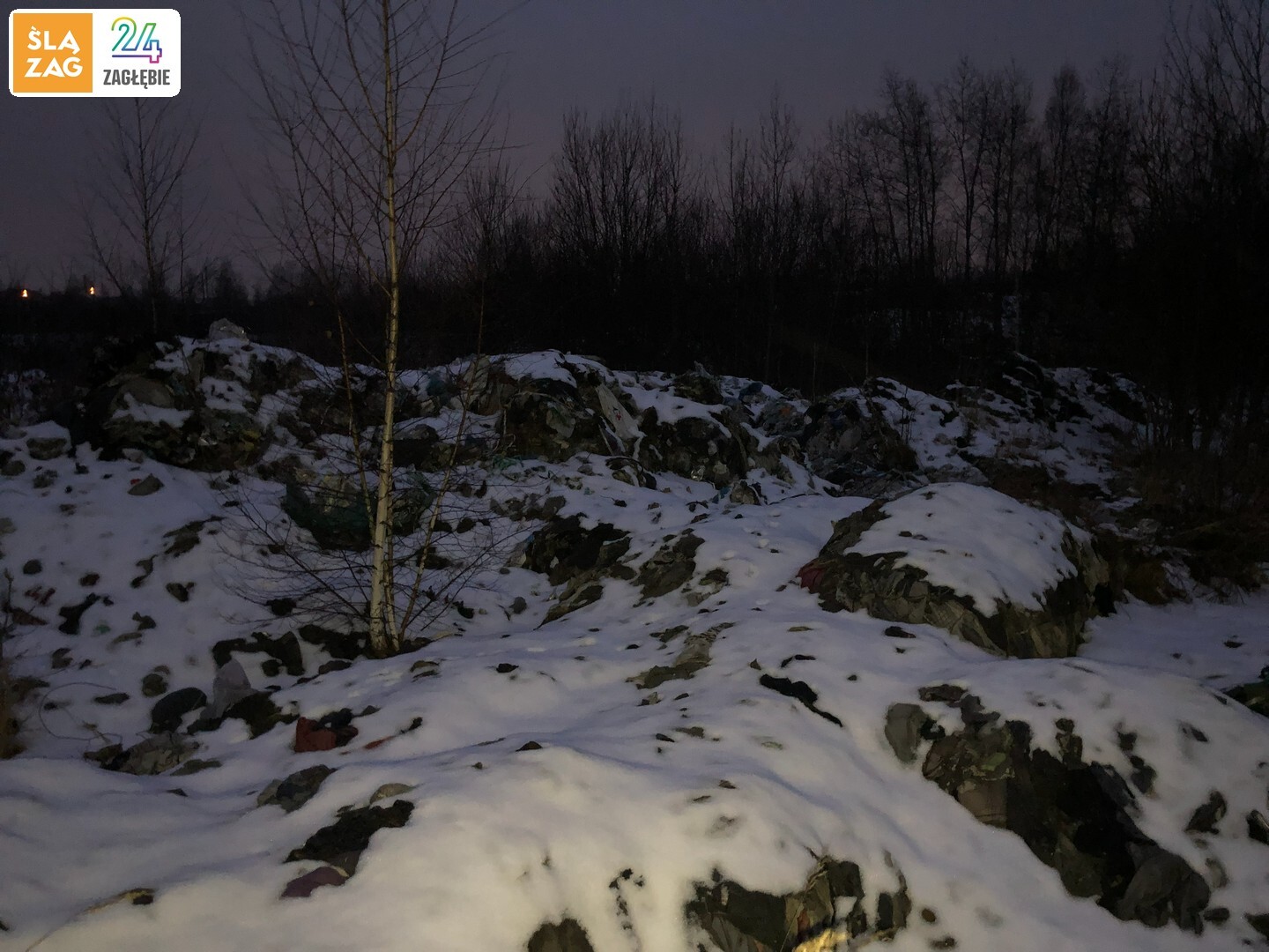 Sławków. Nielegalne wysypisko i składowisko odpadów na terenie PKP. 21 lutego 2026