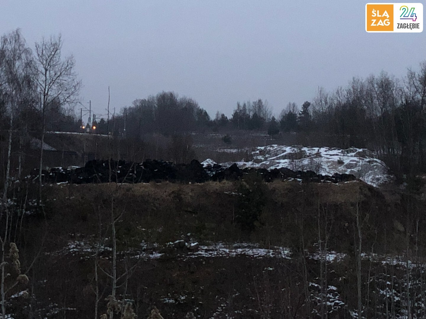 Sławków. Nielegalne wysypisko i składowisko odpadów na terenie PKP. 21 lutego 2026