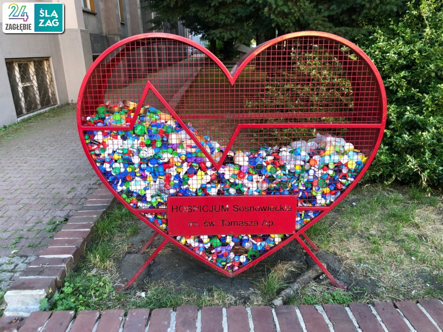 Sosnowiec. Aleja Zwycięstwa. Kosz na zakrętki. 23 lipca 2025.