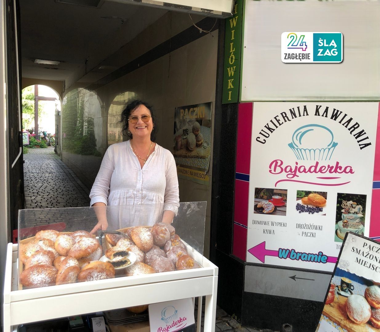 Sosnowiec. Cukiernia „Bajaderka”. Pani Renata sprzedaje jagodzianki. 18 lipca 2025.