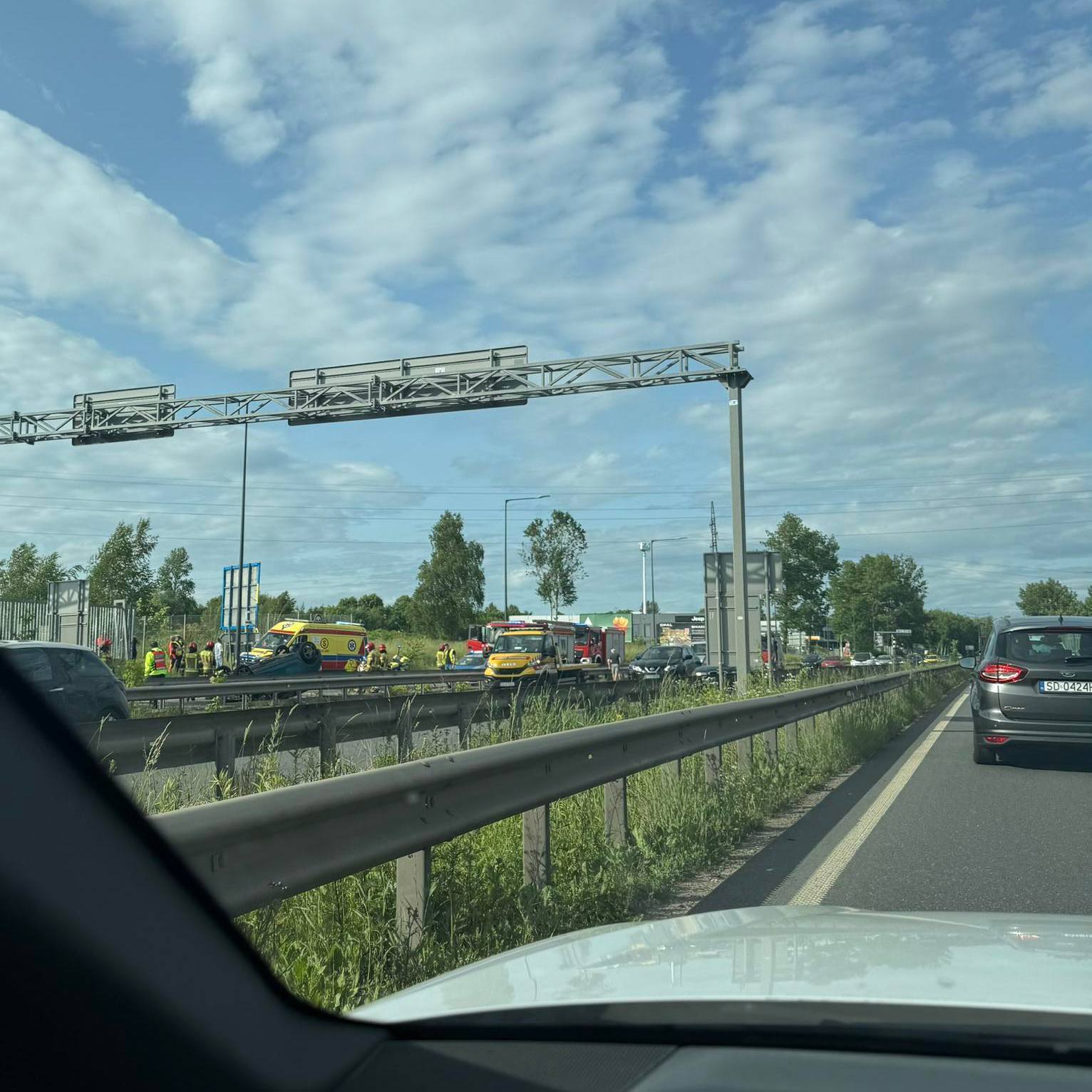 Sosnowiec. Dachowanie na drodze krajowej nr 94. 6 czerwca 2025